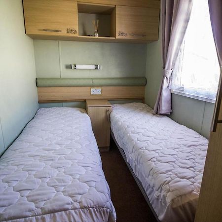 Lovely Caravan With Wifi At Broadland Sands In Suffolk Ref 20035Bs Hotel Hopton on Sea Ngoại thất bức ảnh