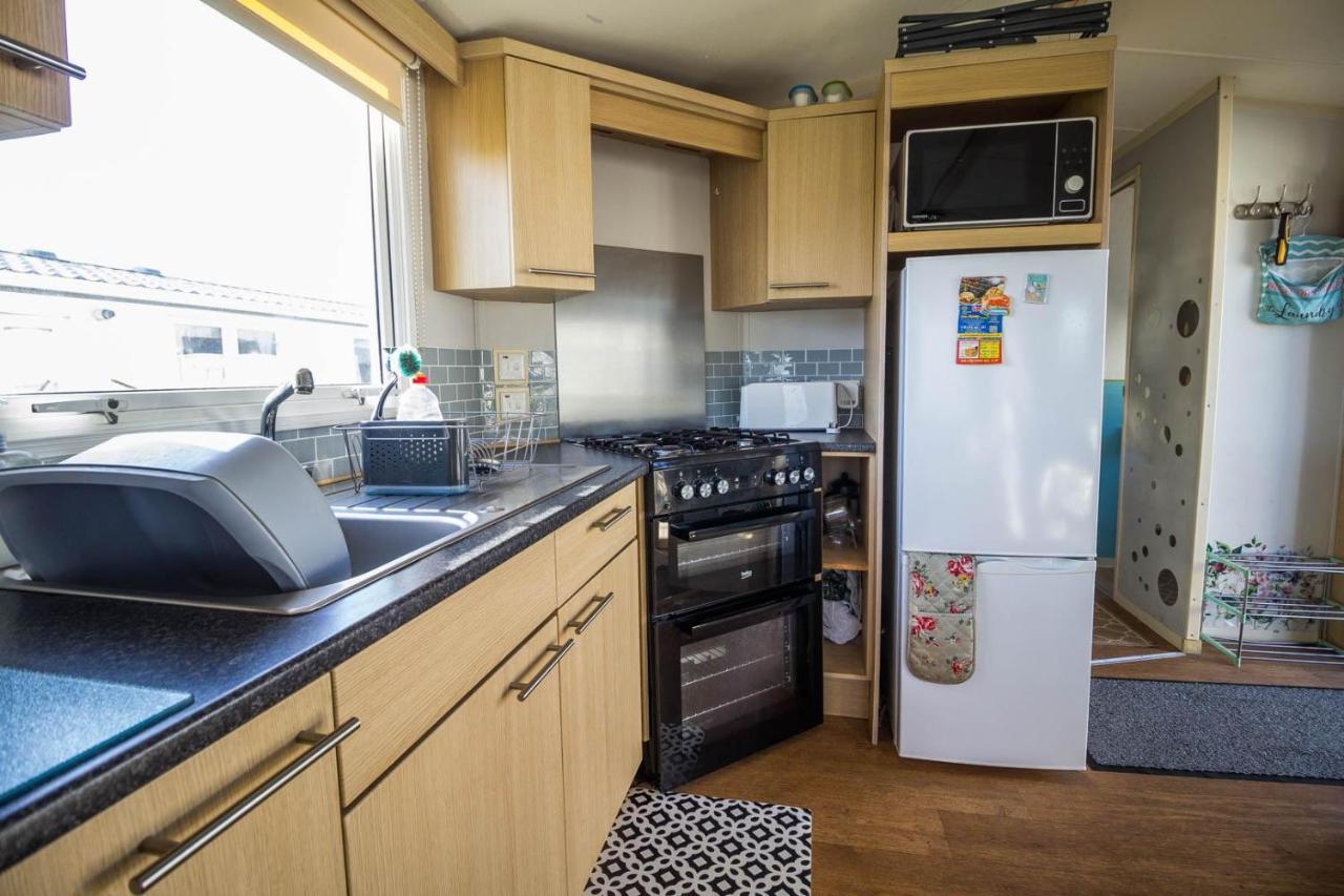 Lovely Caravan With Wifi At Broadland Sands In Suffolk Ref 20035Bs Hotel Hopton on Sea Ngoại thất bức ảnh